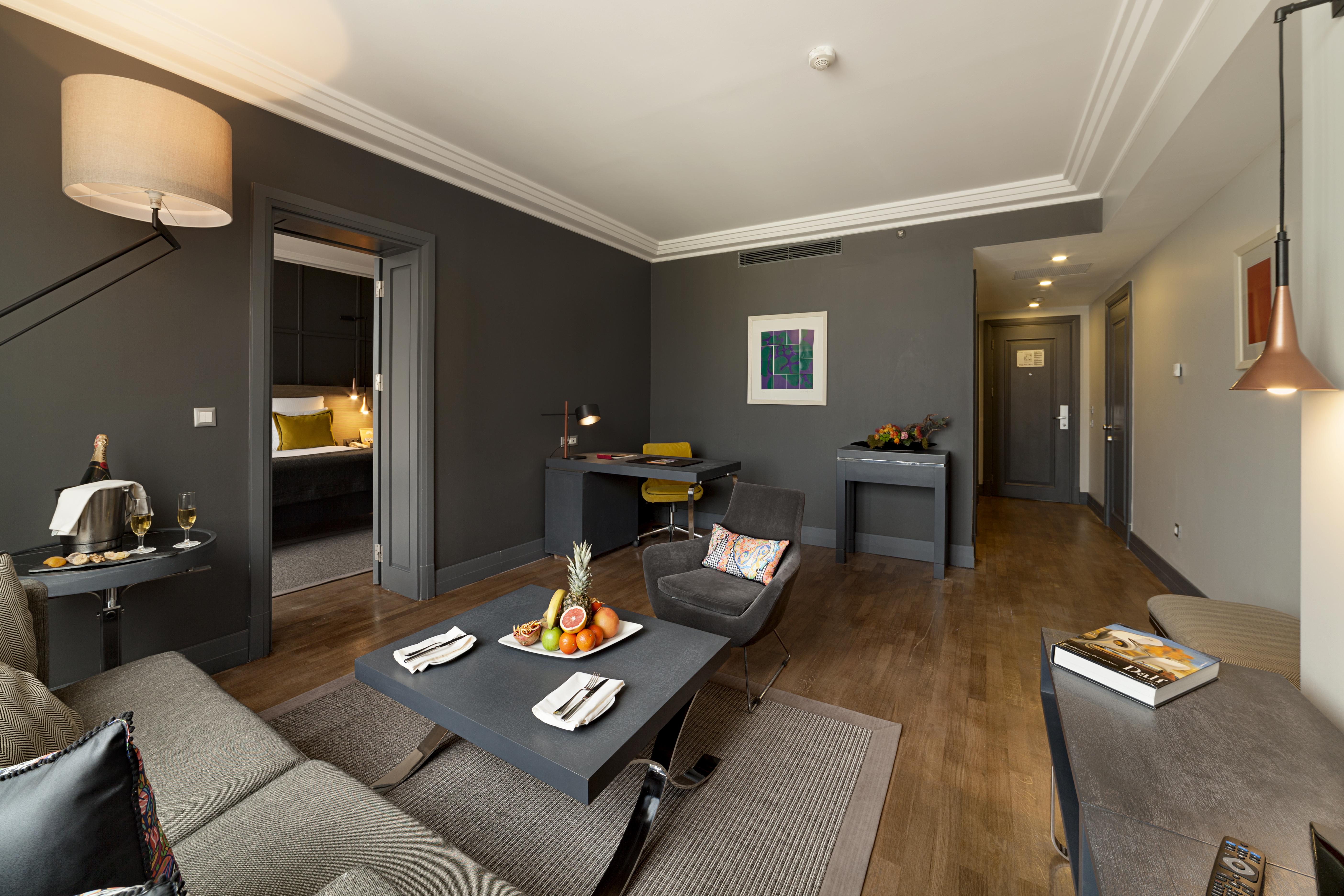 The Stay Boulevard Nisantasi Istanbul Exterior photo A suite at the hotel